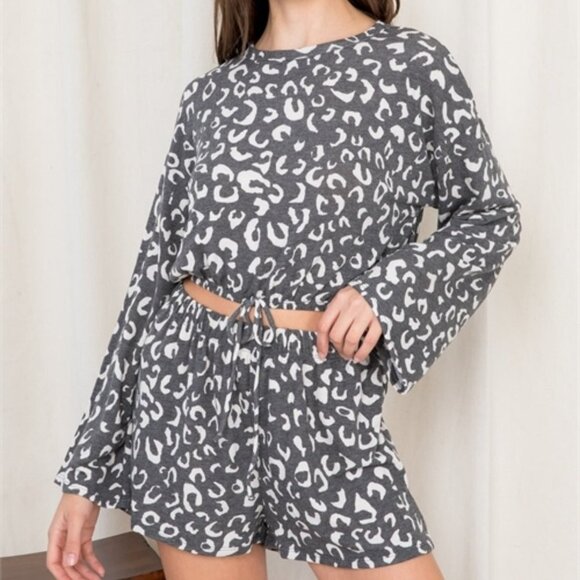 Animal Print PRINT TOP & SHORT SET - Picture 4 of 8